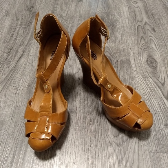 Wedge Sandals - Picture 1 of 4